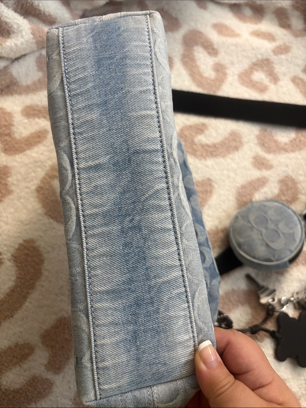 Coach Outlet loved denim Finn crossbody authentic - Picture 5 of 10
